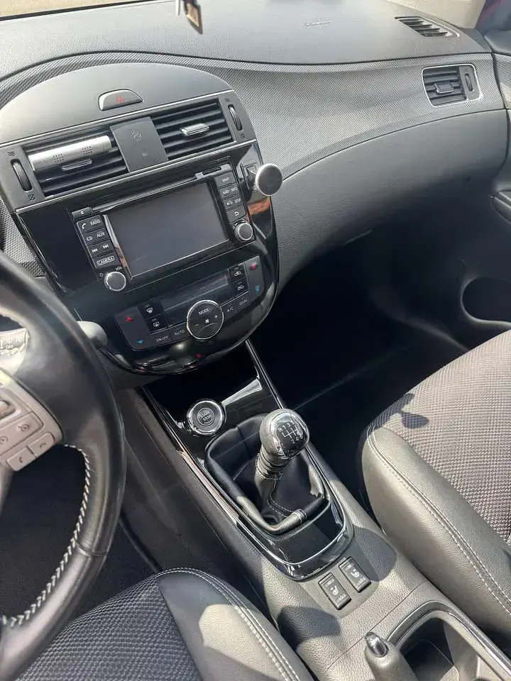 Gebraucht Nissan Pulsar N-Connecta 190 PS (139 kW) 2017 Silber Kleinwagen