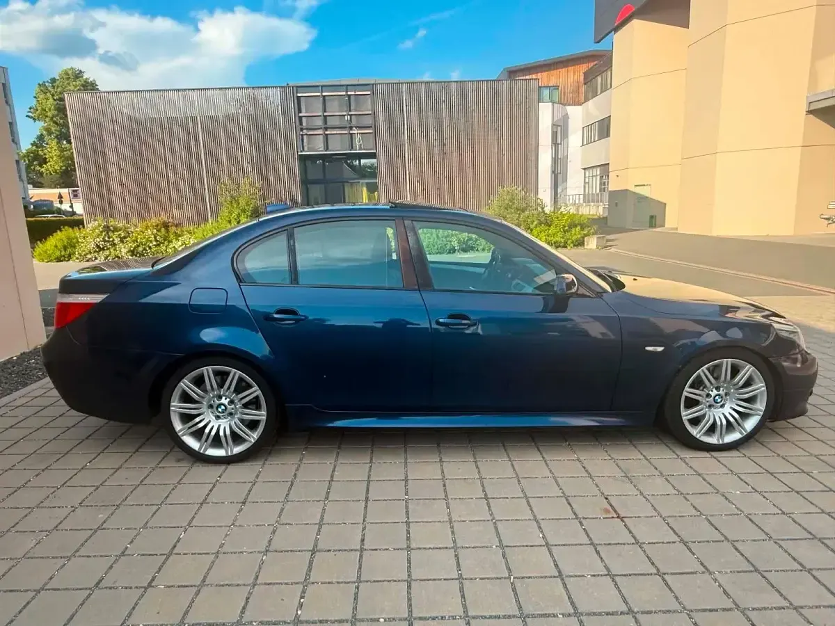 Gebraucht BMW 540 306 PS (225 kW) 2007 Blau Limousine