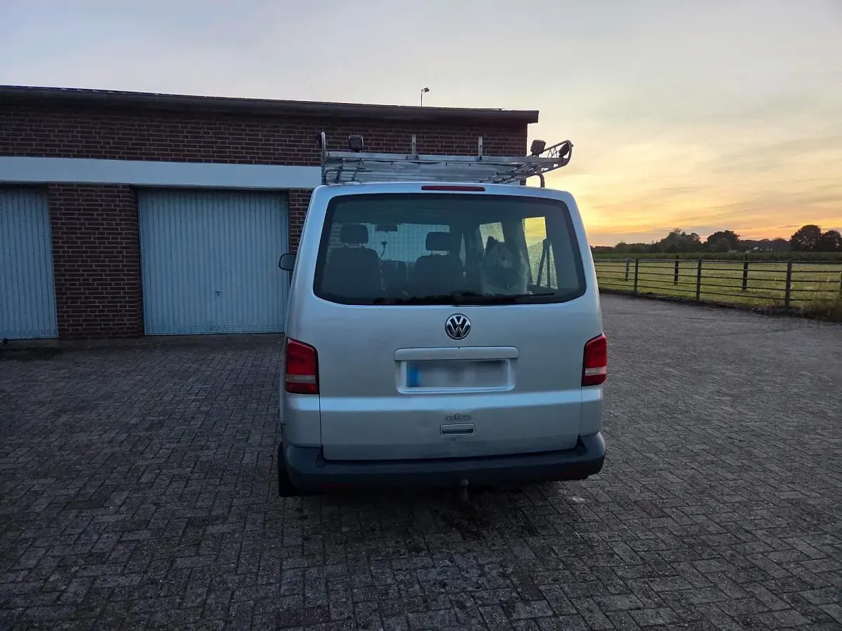 Gebraucht VW Caravelle 180 PS (132 kW) 2009 Silber Van