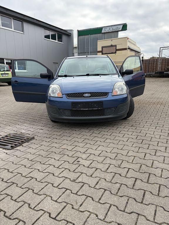 Gebraucht Ford Fiesta Ambiente 60 PS (44 kW) 2005 Blau Kleinwagen
