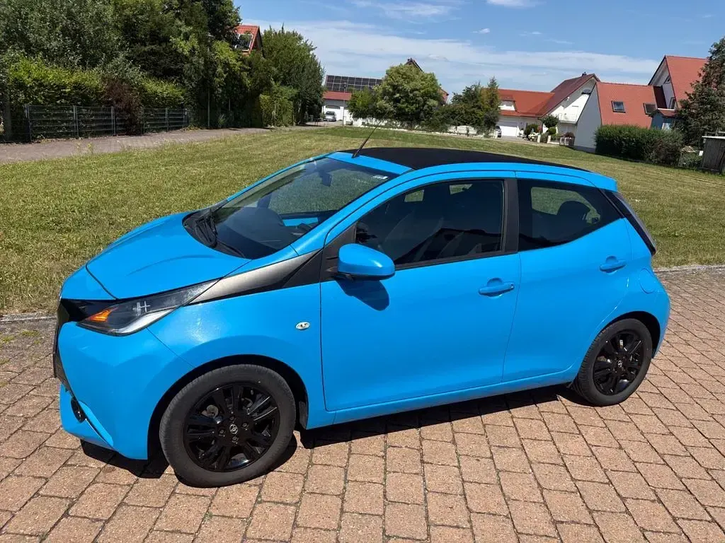 Gebraucht Toyota Aygo X-wave 69 PS (50 kW) 2016 Blau Kleinwagen