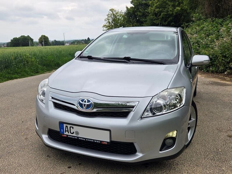 Silber Gebraucht 2011 Toyota Auris Hybrid Executive Limousine | 5.999 € (Superpreis) - Bild 1/4