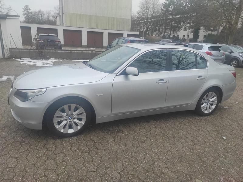 Gebraucht BMW 560L 155 PS (114 kW) 2007 Grau Limousine