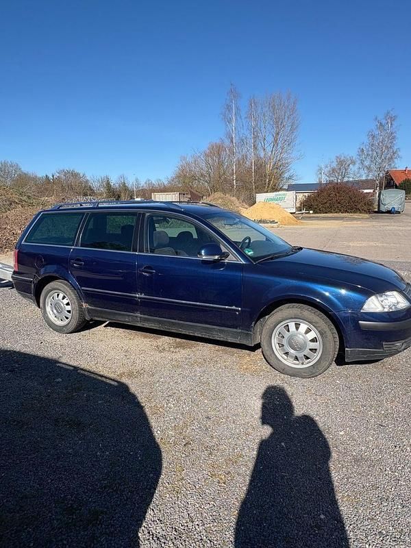 Gebraucht VW Passat Highline 131 PS (96 kW) 2004 Blau Kombi