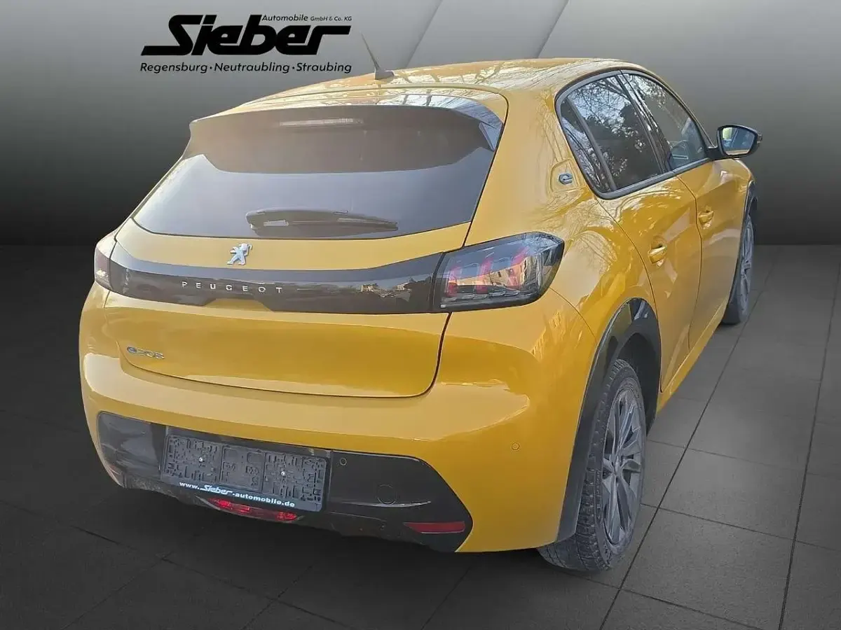 Gebraucht Peugeot e-208 Allure 100 kW (136 PS) 2023 Gelb Kleinwagen