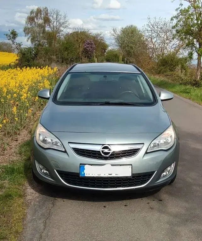 Second-hand Opel Astra Selection 101 CP (74 kW) 2011 Gri Break