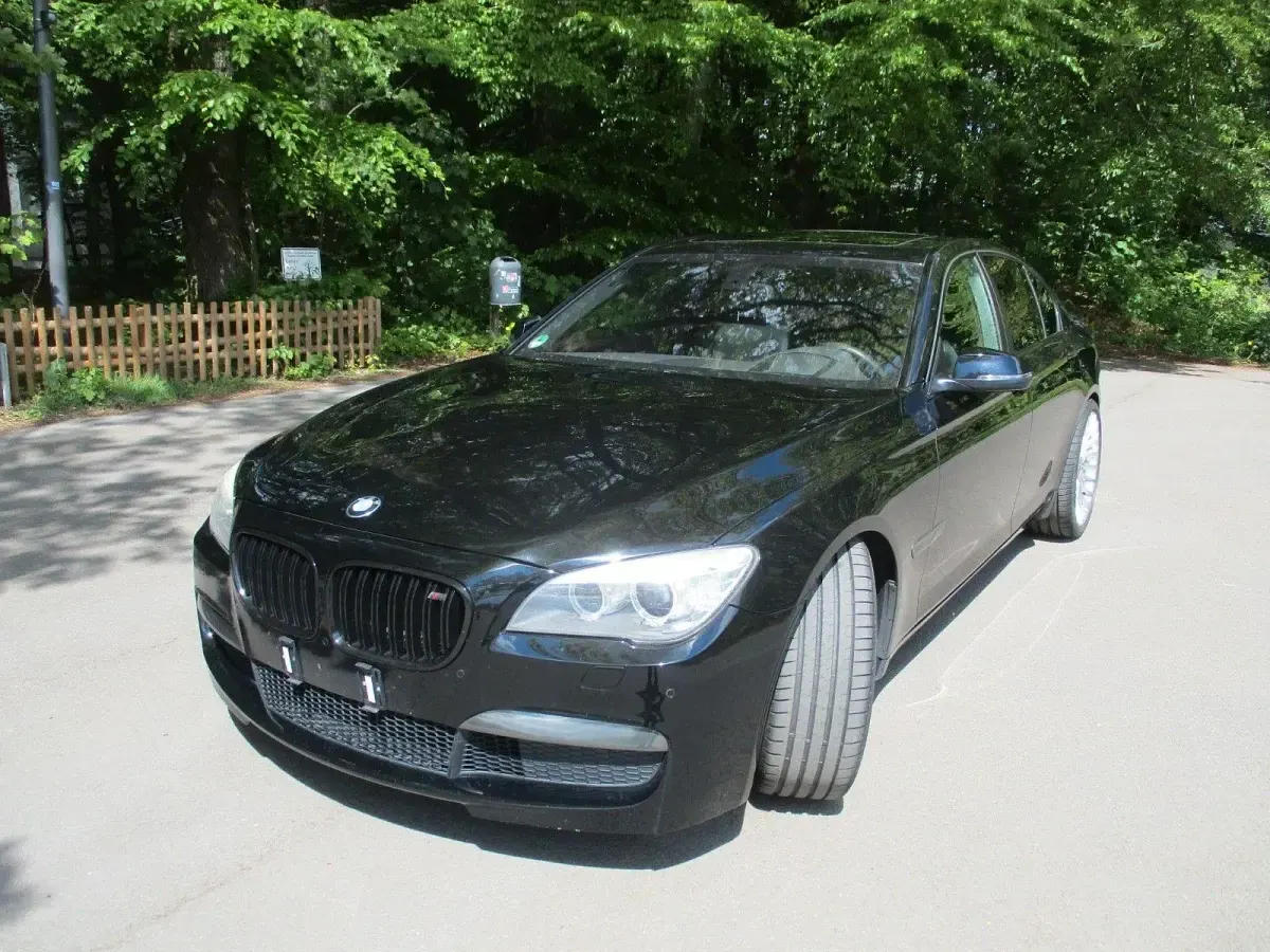 Gebraucht BMW 750 Performance 449 PS (330 kW) 2012 Schwarz Limousine