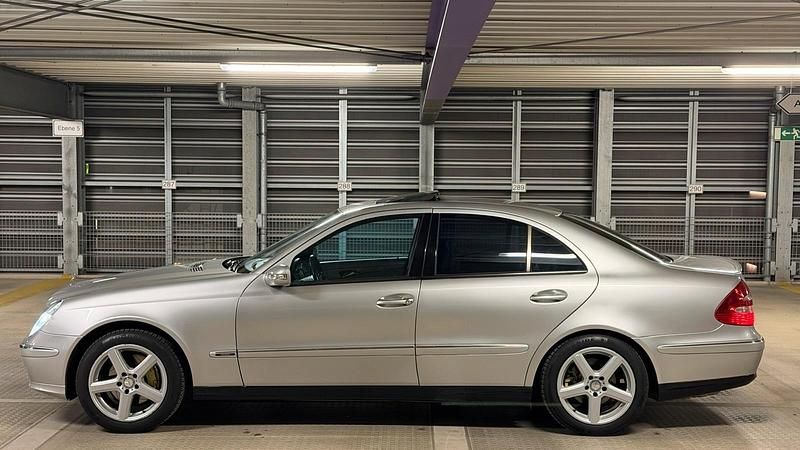 Gebraucht Mercedes E320 224 PS (164 kW) 2003 Silber Limousine