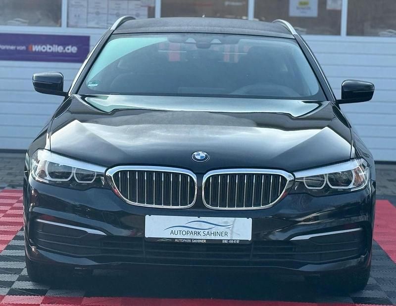 Gebraucht BMW 520 Performance 190 PS (139 kW) 2017 Schwarz ii/bonnet fluid black Kombi