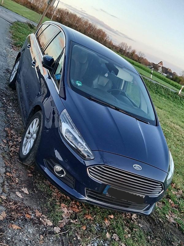 Blau Gebraucht 2018 Ford S-MAX Titanium Van / Kleinbus | 10.000 € (Superpreis) - Bild 1/4