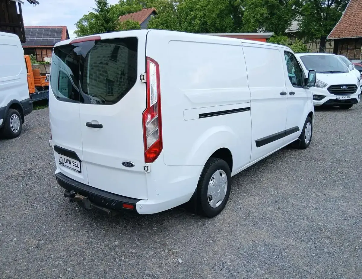 Gebraucht Ford Transit Custom Trend 131 PS (96 kW) 2018 Frostweiß Van / Kleinbus