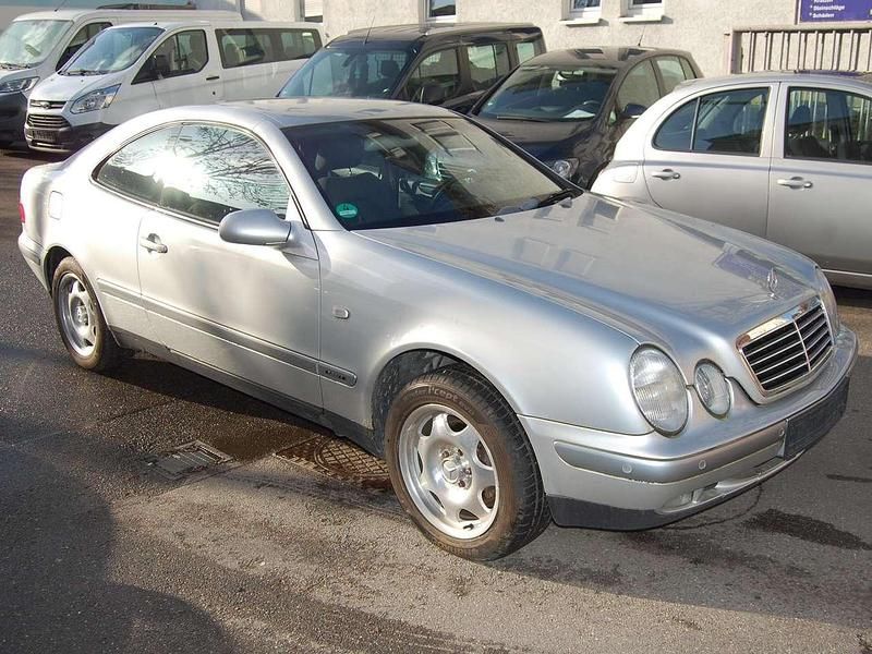 Gebraucht Mercedes CLK230 193 PS (141 kW) 1999 Silber Coupé