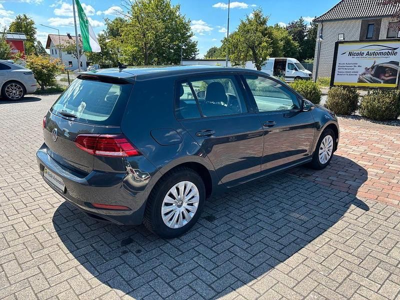 Gebraucht VW Golf VII Trendline 116 PS (85 kW) 2019 Grau Limousine