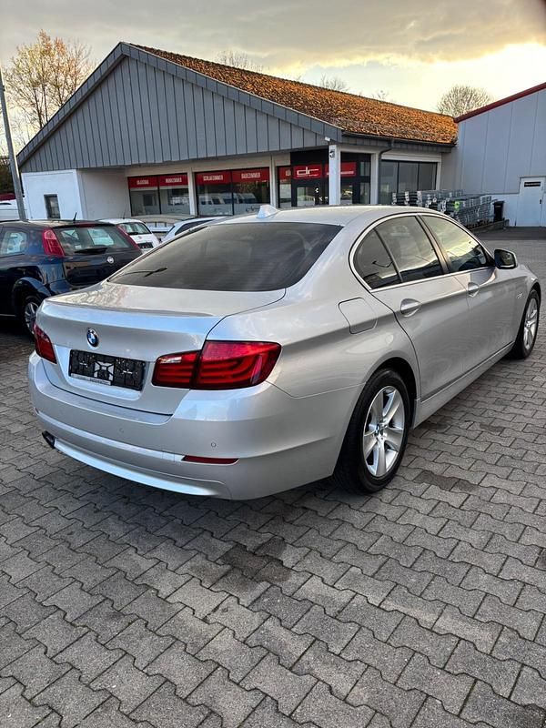 Gebraucht BMW 523 204 PS (150 kW) 2010 Silber Limousine