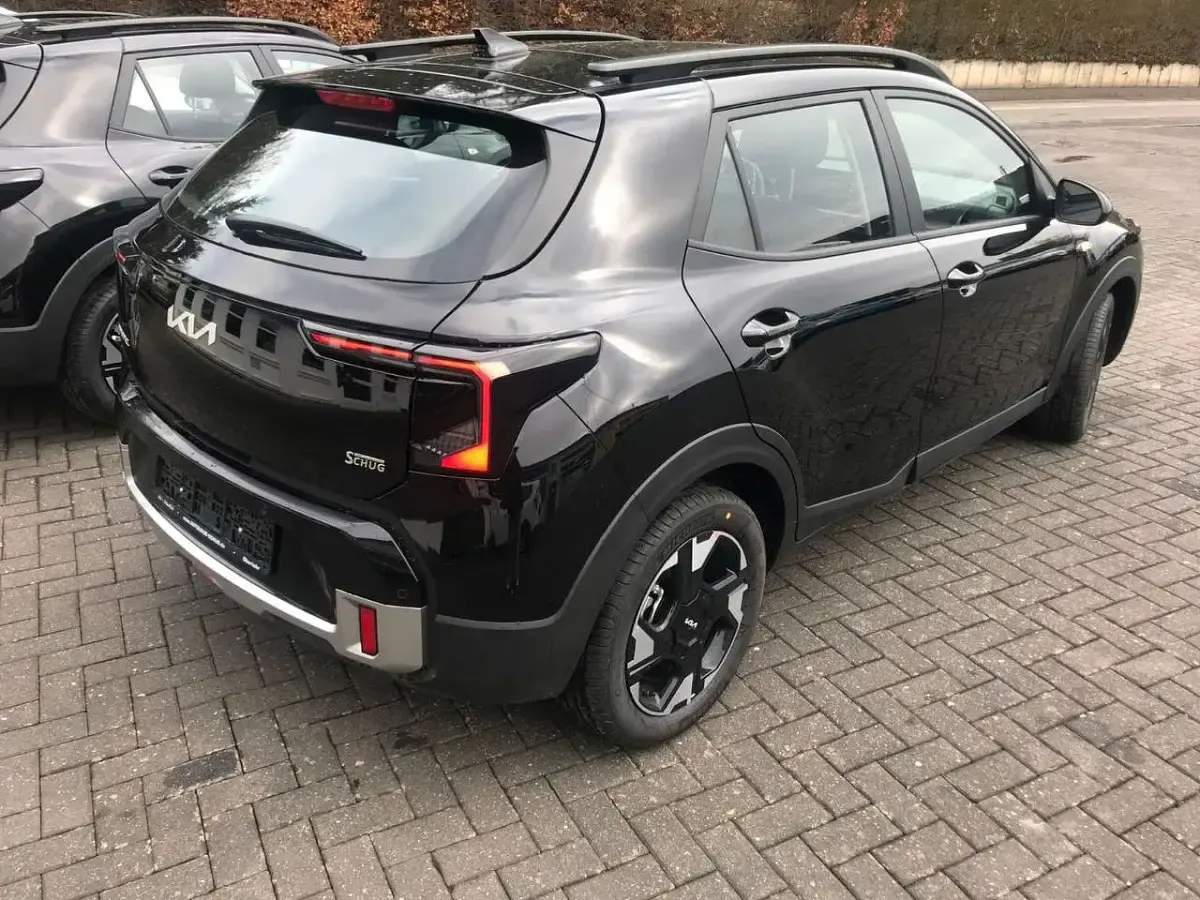 Neu Kia Stonic Silver 101 PS (74 kW) 2026 Grau SUV