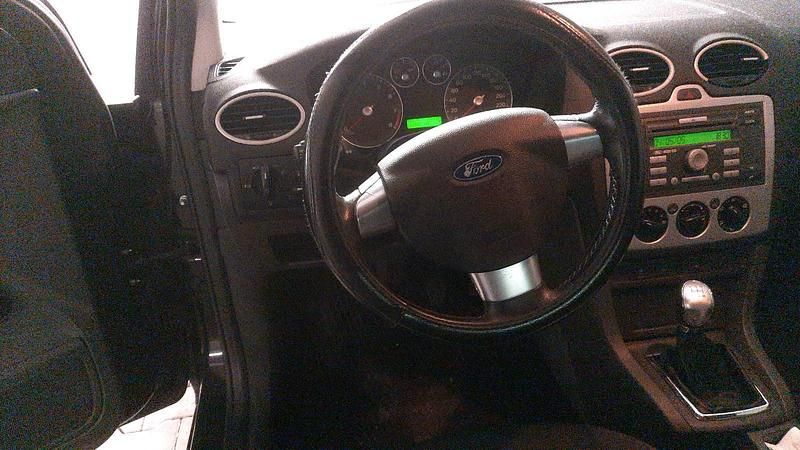 Second-hand Ford Focus 115 CP (84 kW) 2004 Negru Coupe