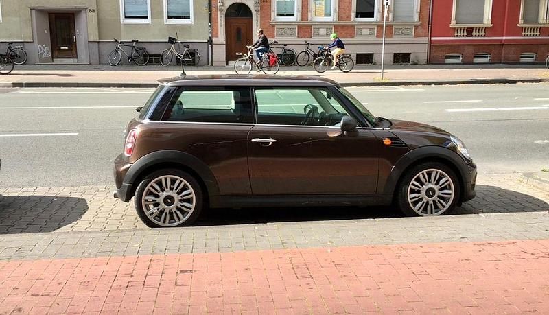 Braun Gebraucht 2011 Mini ONE Kleinwagen | 4.000 € (Fairer Preis) - Bild 1/4