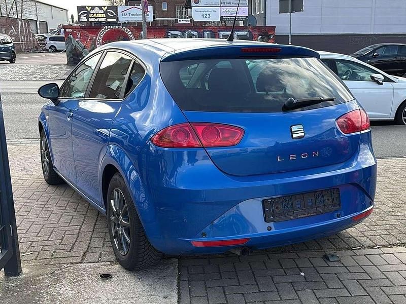 Usata Seat Leon 105 CV (77 kW) 2010 Blu Utilitaria