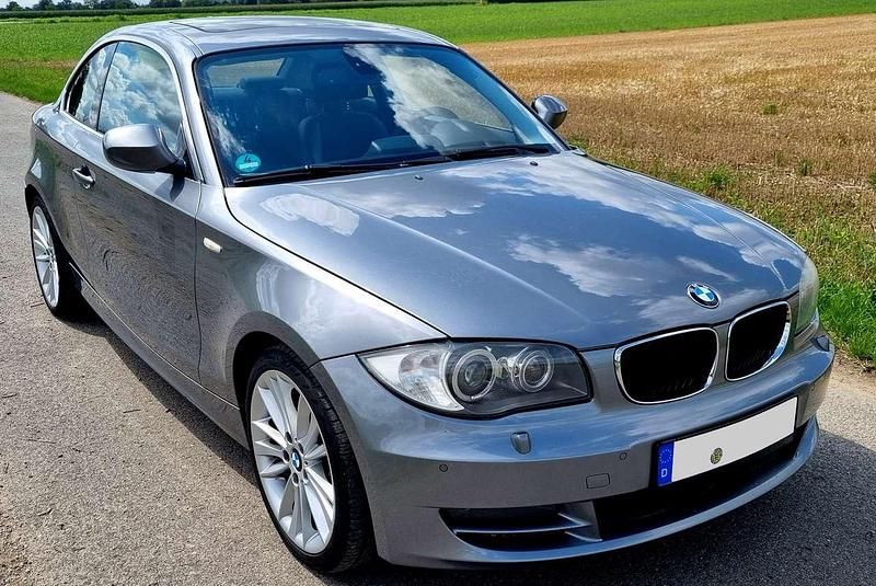 Grau Gebraucht 2010 BMW 118 Coupé Coupé | 9.750 € (Fairer Preis) - Bild 1/4