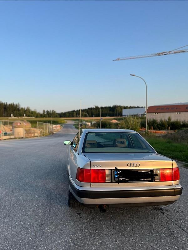 Silber Gebraucht 1993 Audi 100 Limousine | 1.999 € - Bild 1/4
