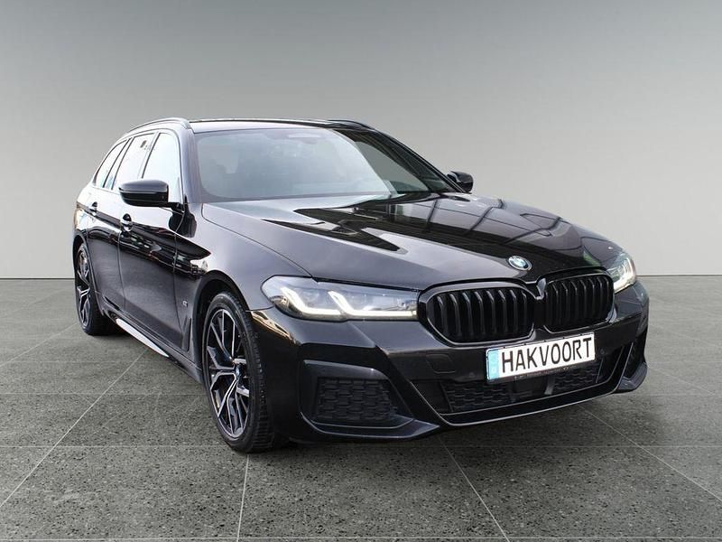 Gebraucht BMW 530 M Sport 286 PS (210 kW) 2022 Black sapphire Kombi