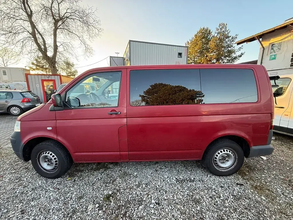 Gebraucht VW Caravelle 102 PS (75 kW) 2007 Rot Van