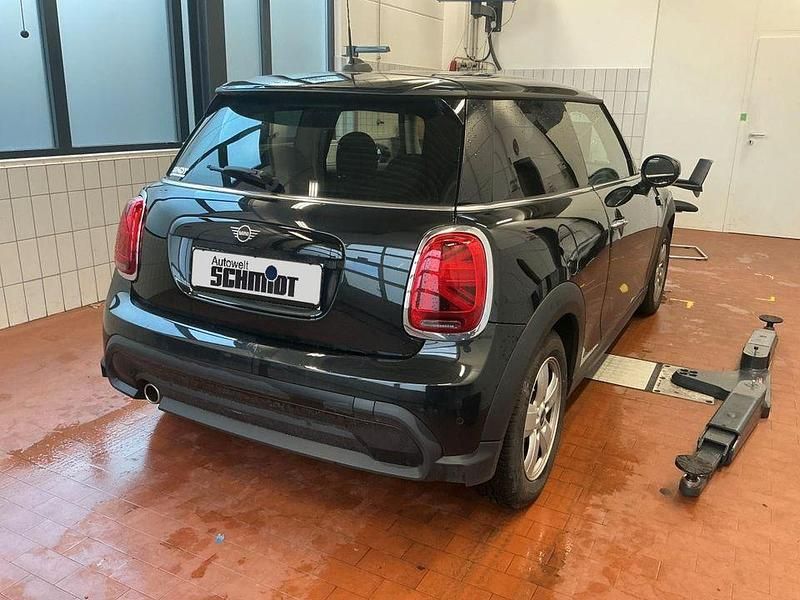 Gebraucht Mini Cooper Essential 136 PS (100 kW) 2024 Schwarz Kleinwagen