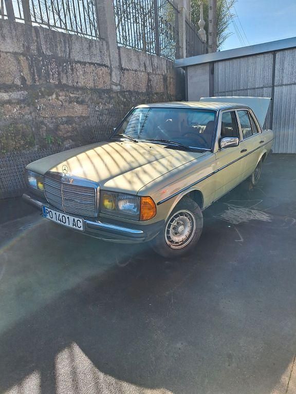 Gebraucht Mercedes E230 136 PS (100 kW) 1988 Grün Limousine