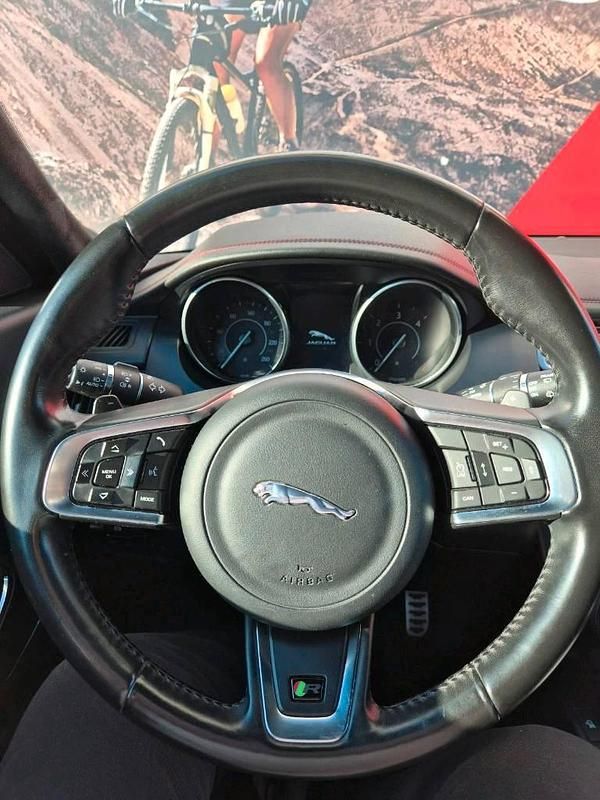 Gebraucht Jaguar E-Pace R-Dynamic 179 PS (131 kW) 2018 Schwarz SUV