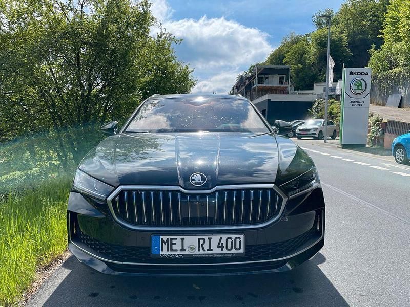 Gebraucht Skoda Superb LAURIN & KLEMENT 150 PS (110 kW) 2025 Ebony schwarz metallic Kombi