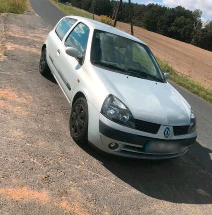 Grau Gebraucht 2002 Renault Clio II Kleinwagen | 400 € (Superpreis) - Bild 1/4