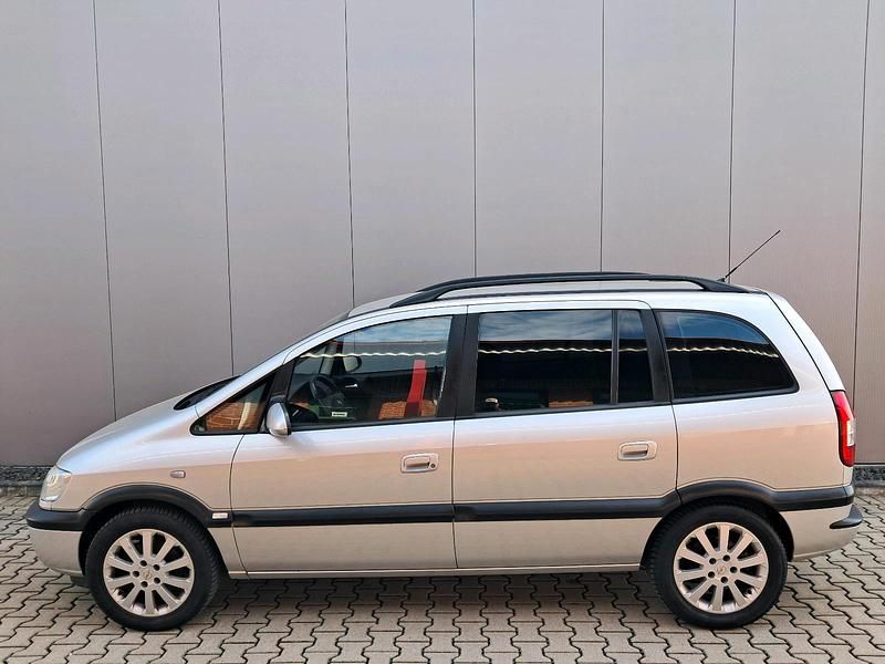 Gebraucht Opel Zafira 125 PS (91 kW) 2003 Silber Van / Kleinbus