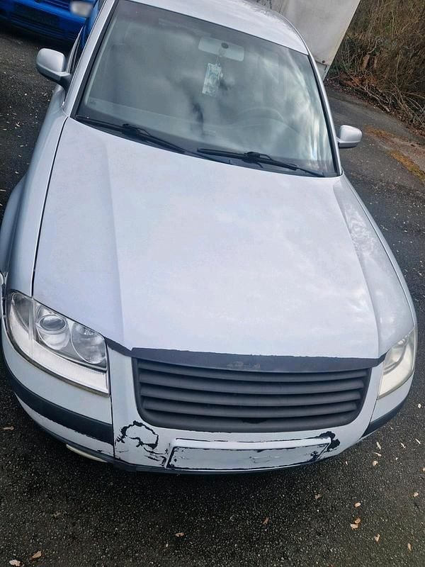 Second-hand VW Passat 101 CP (74 kW) 2001 Gri Berlinǎ