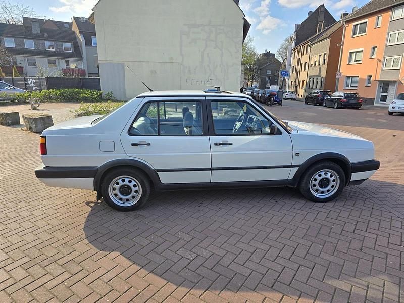 Second-hand VW Jetta S 60 CP (44 kW) 1990 Alb Berlinǎ