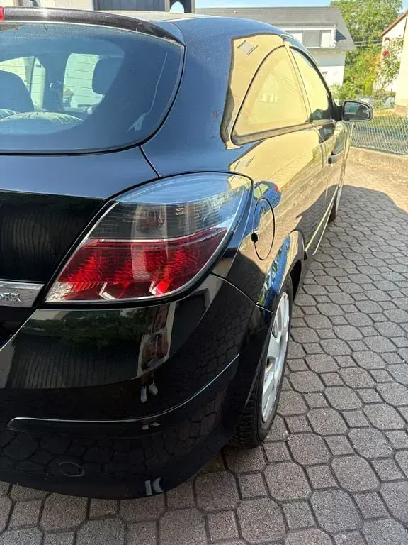 Gebraucht Opel Astra GTC Innovation 90 PS (66 kW) 2009 Schwarz Limousine