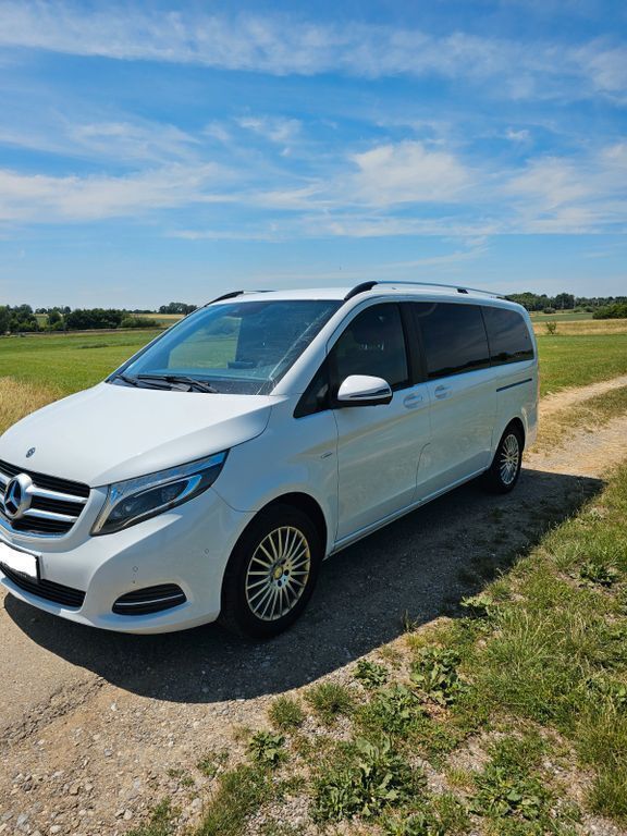 Weiß Gebraucht 2017 Mercedes V250 Van / Kleinbus | 38.800 € (Teuer) - Bild 1/4