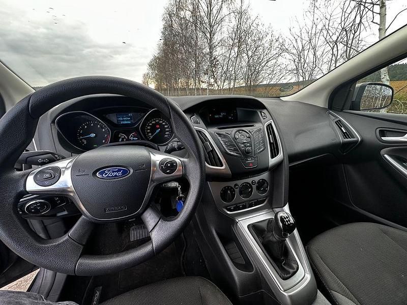 Gebraucht Ford Focus Trend 101 PS (74 kW) 2014 Grau Limousine
