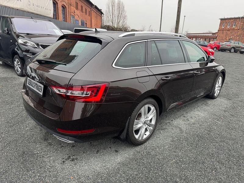 Gebraucht Skoda Superb LAURIN & KLEMENT 220 PS (161 kW) 2016 Braun Kombi
