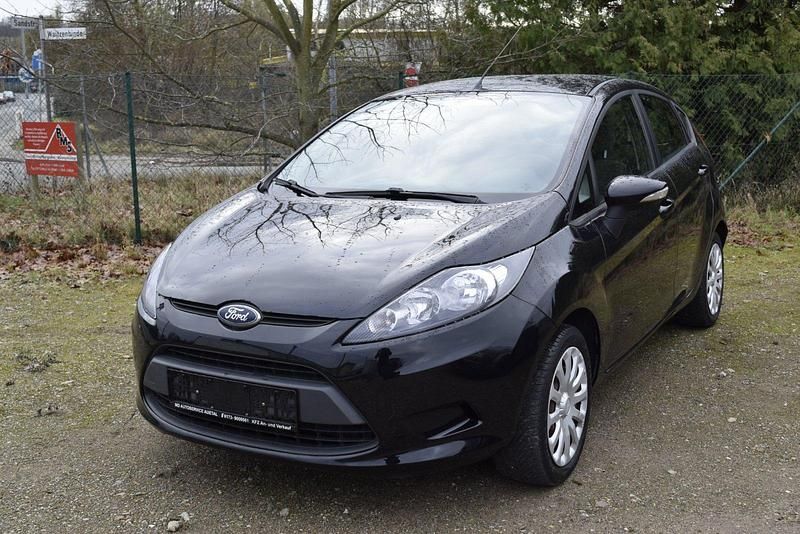 Schwarz Gebraucht 2012 Ford Fiesta Champions Edition Kleinwagen | 4.750 € (Etwas zu teuer) - Bild 1/4