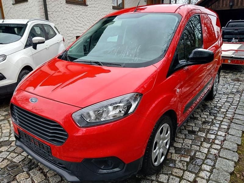 Gebraucht Ford Transit 101 PS (74 kW) 2022 Rot Van / Kleinbus