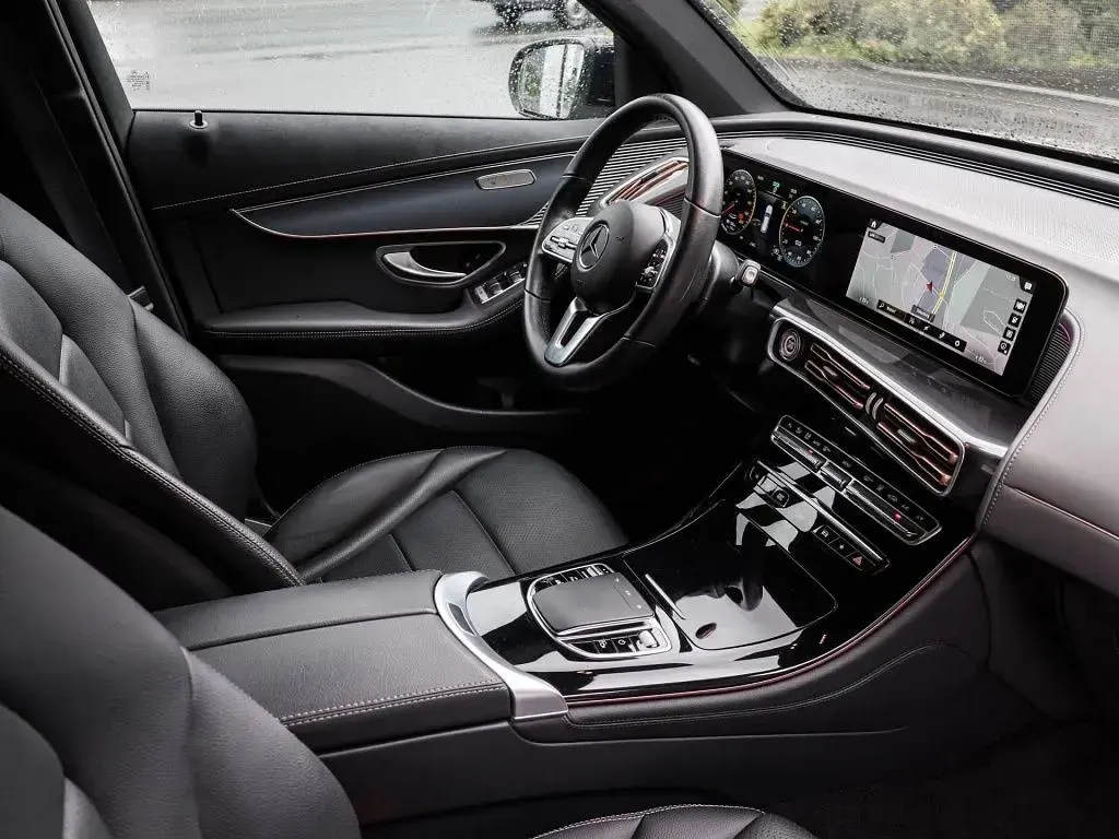 Gebraucht Mercedes EQC400 300 kW (408 PS) 2022 Mojavesilber SUV