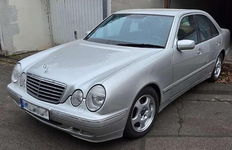 Gebraucht Mercedes E240 Avantgarde 170 PS (125 kW) 2000 Silber Limousine