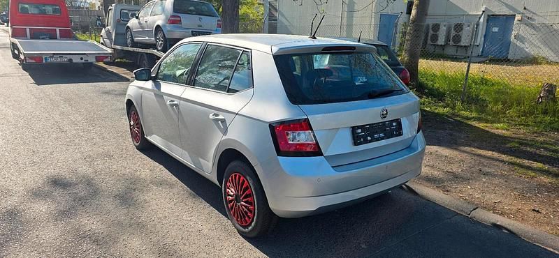 Używany Skoda Fabia 60 KM (44 kW) 2016 Srebrny Hatchback