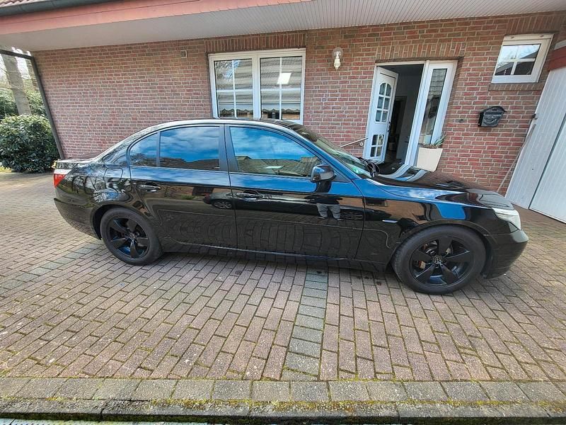 Gebraucht BMW 525 197 PS (144 kW) 2008 Schwarz Limousine