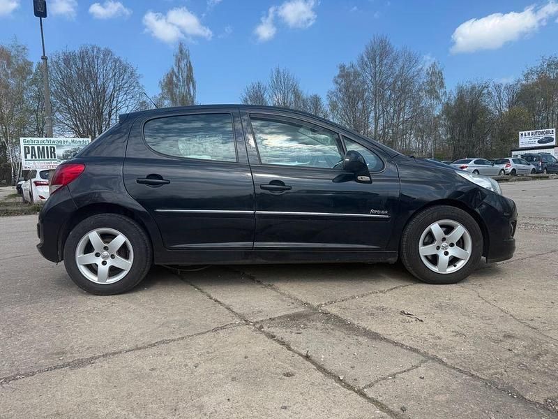 Gebraucht Peugeot 207 Forever 95 PS (69 kW) 2012 Schwarz Limousine