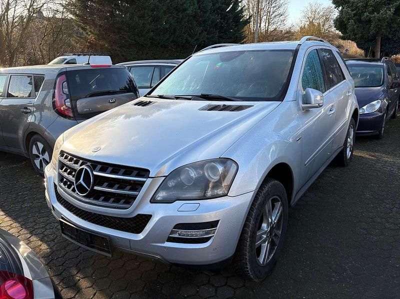 Iridiumsilber metalliclack Gebraucht 2011 Mercedes ML350 Edition SUV | 5.999 € (Guter Preis) - Bild 1/4
