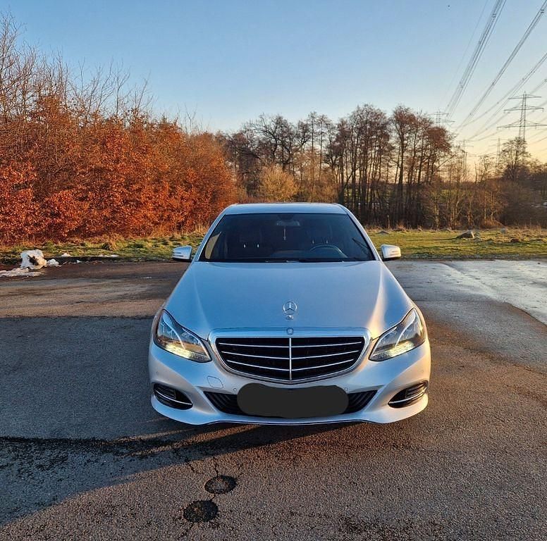 Gebraucht Mercedes E200 Elegance 184 PS (135 kW) 2015 Silber Limousine