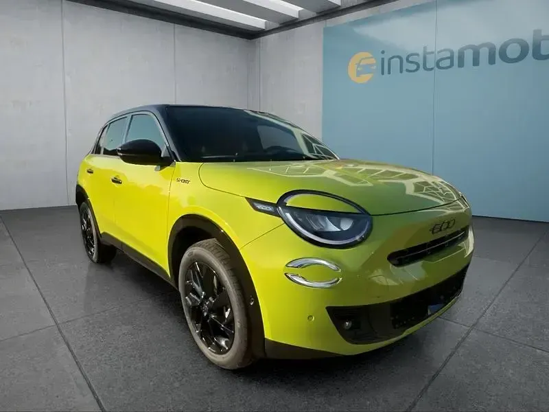 Neu Fiat 600 145 PS (106 kW) 2025 Grün SUV