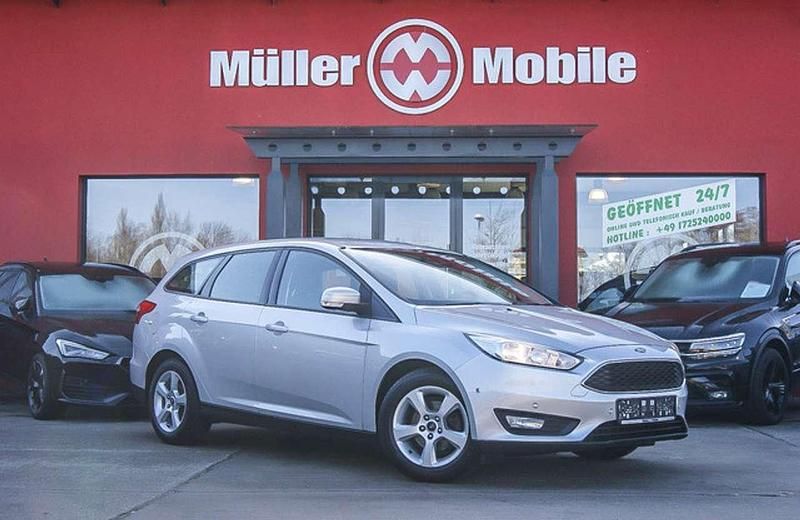 Gebraucht Ford Focus Business Edition 120 PS (88 kW) 2017 Moondust metallic Limousine