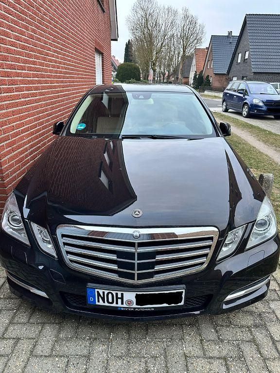 Gebraucht Mercedes E350 265 PS (194 kW) 2011 Schwarz Limousine